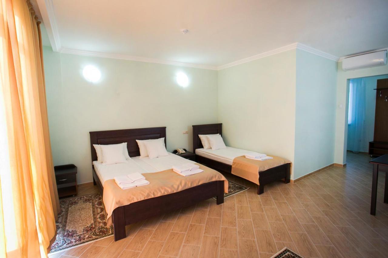 Hotel Acra Sukhumi Exterior photo